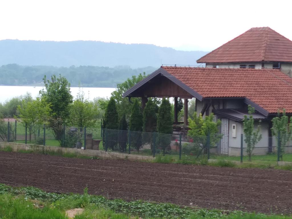 Cottage Memić Lake Modrac